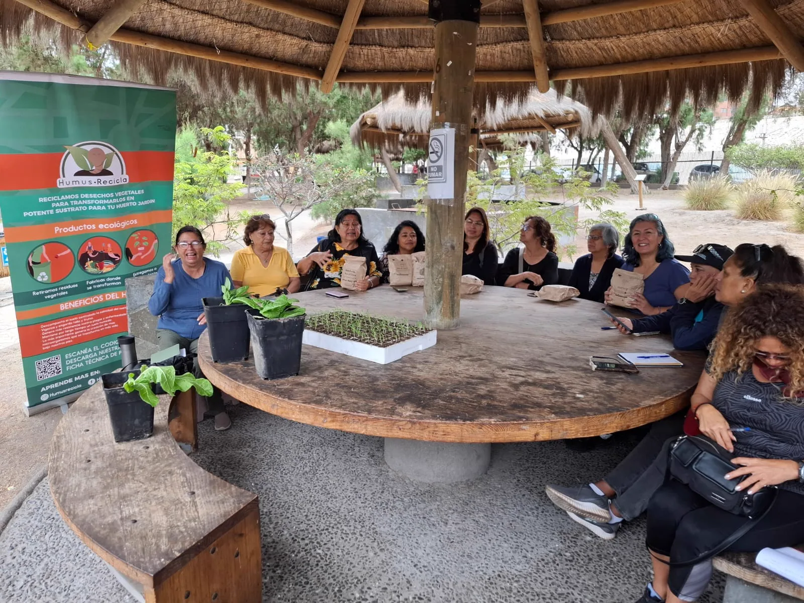 Participantes de un taller comunitario de Humus Recicla